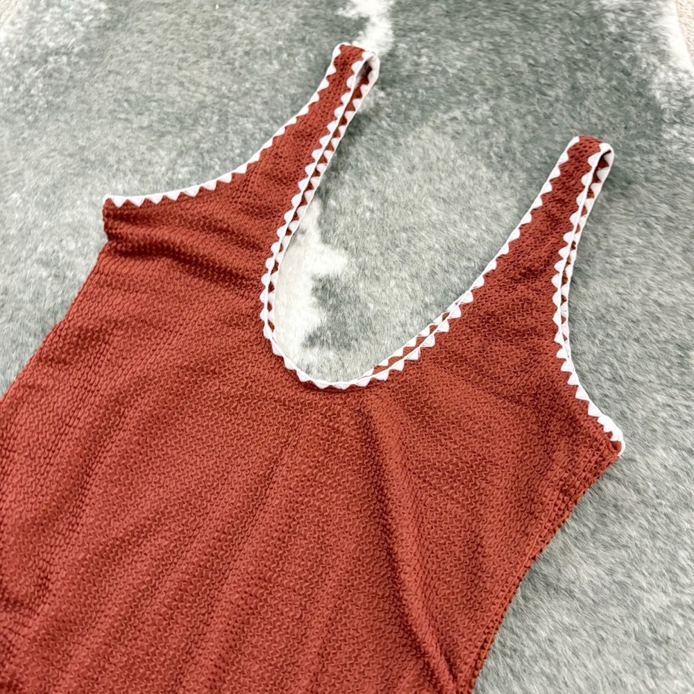 NWT Boohoo Crinkle Contrast Edge Plunge Swimsuit - Picture 3 of 10